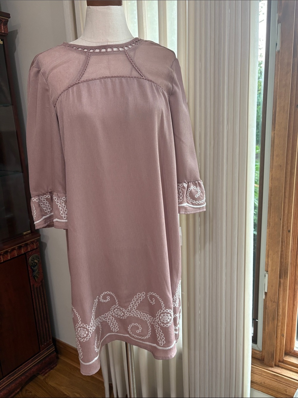 NWT Penelope Rose Dusty Rose Embroidered Shift dress Feminine 3/4 Sleeves S